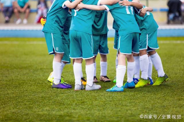 詹姆斯镇守中场，恩佐顶着风浪前行